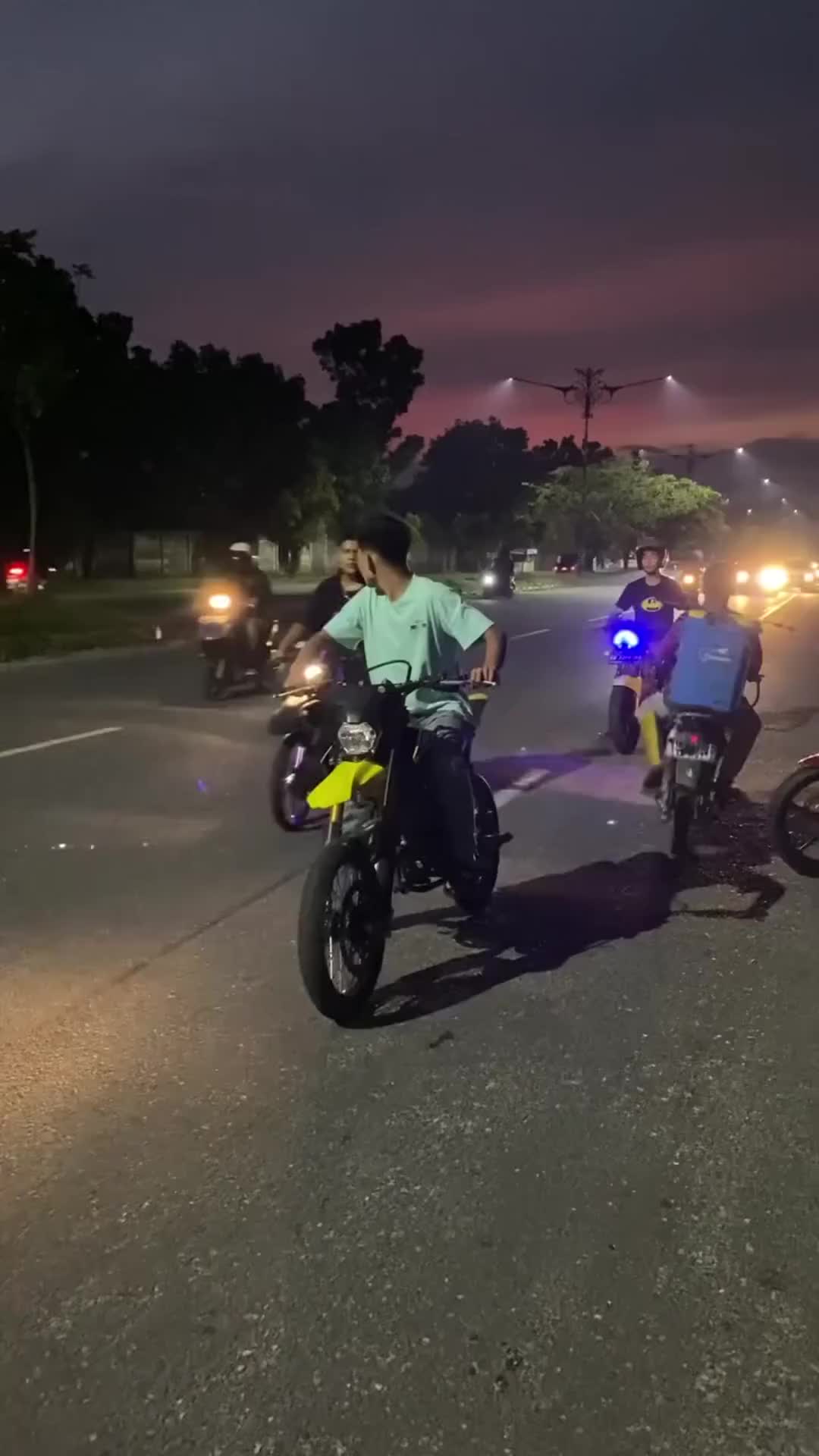 Meletus balon hijau... dor!!!!