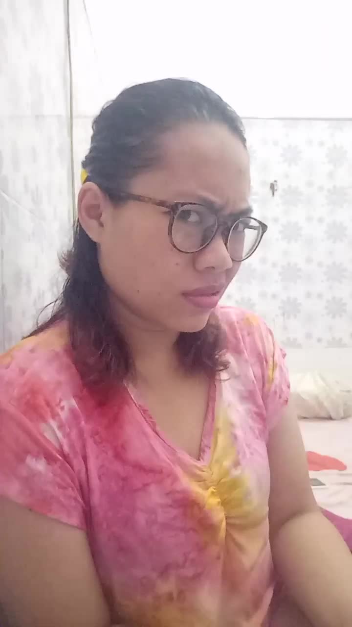 jangan geer dech .. yg seneng sama kamu siapa weeek 