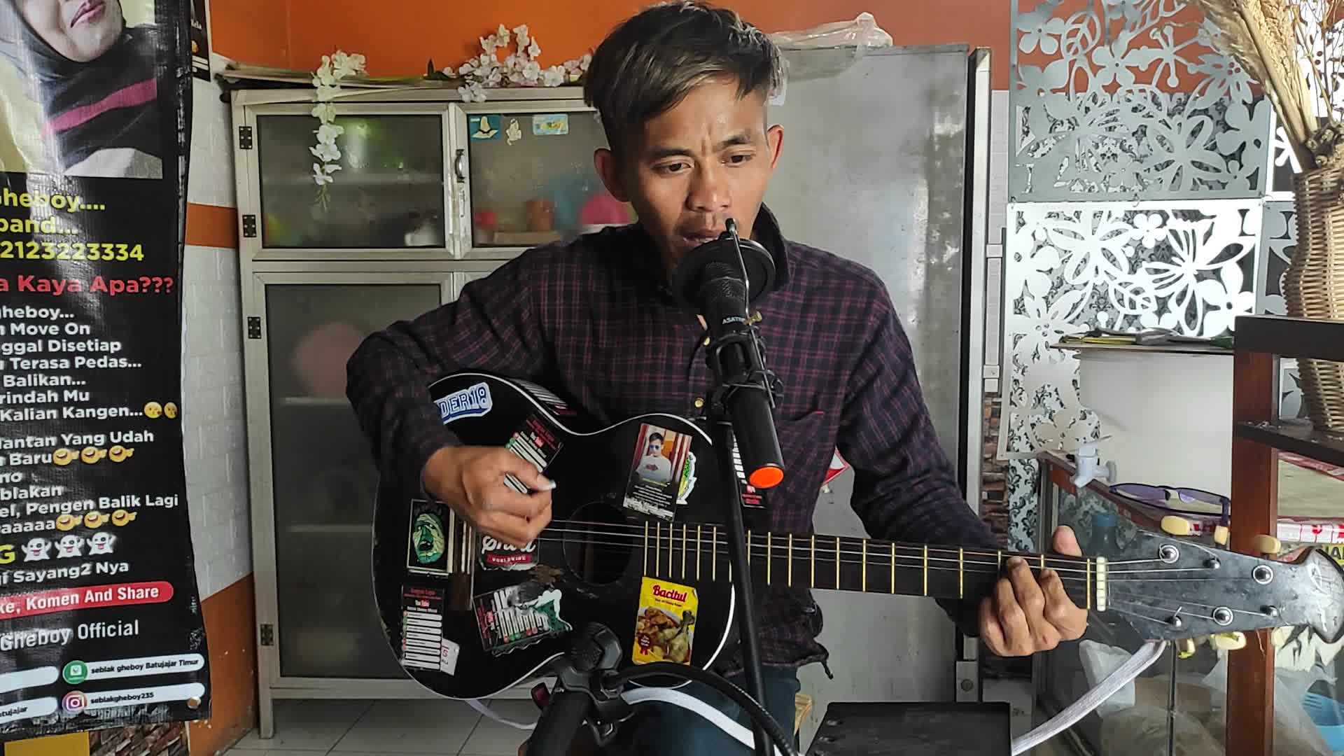 rohmansyan 29 taun asal dari garut tingal di batu jajar
