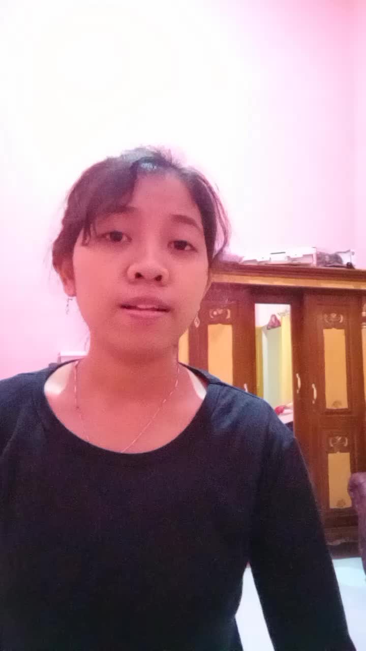 nama Yuni Emilia putri, usia 19 THN asal Makassar ,lagu semata karena mu 