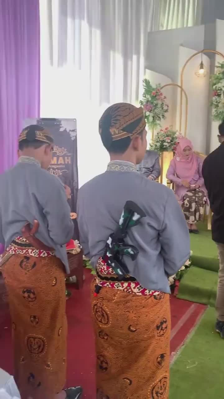 Apaan Tuh Yang Diselipin?