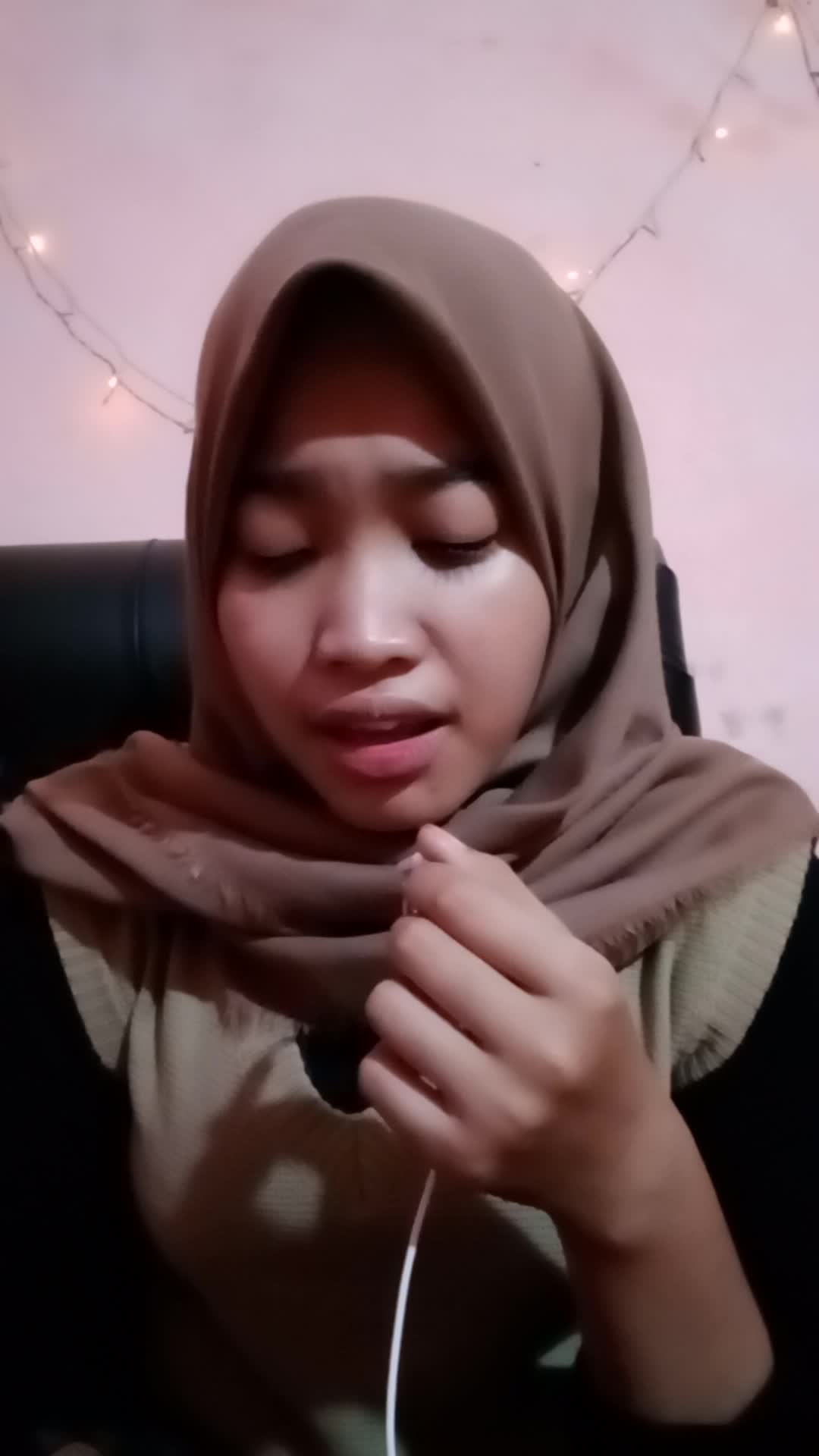 XFI2021 SOLO OFI VERONIKA PUTRI 23 TAHUN KROYA TANYA HATI