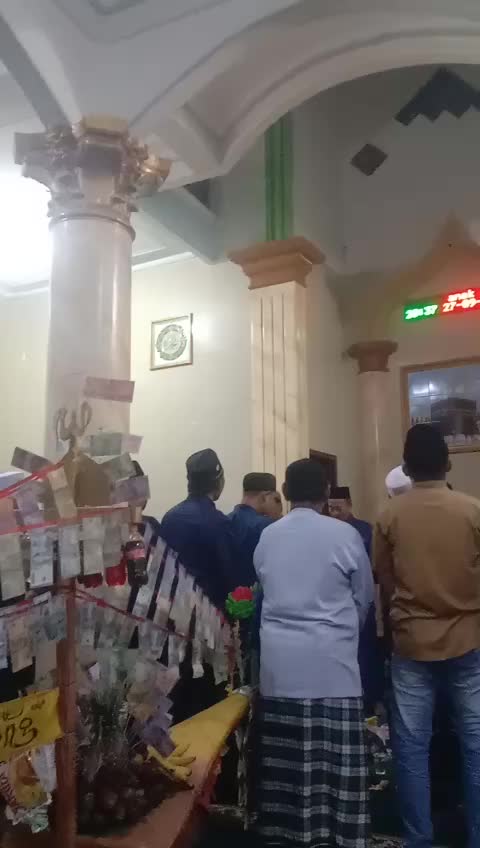 SeLamat Hari mauLid Nabi yuk tingkatkan ketakwaan kita sbg musLim dgn perbanyak shoLawat supaya kita mendapat syafaat nabi muhamad SAW 