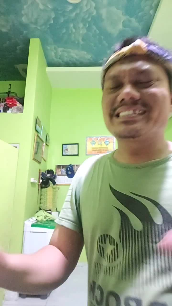 (istri GaLak Vs istri manja) di buang sayang toLong bantu Love vote foLow share coment thanks for watching