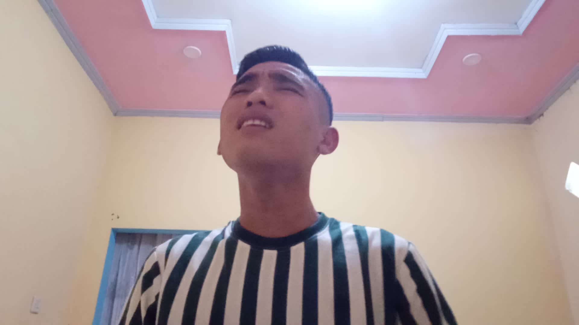 saya farikh nasrul iman dari lamongan jatim usia 22 tahun lagu keramat#AUDISI ONLINE #KDI 2021