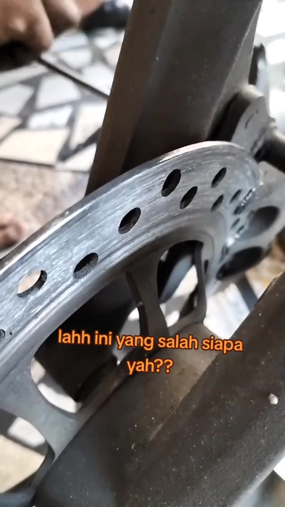 Yang penting masih bisa jalan 😨