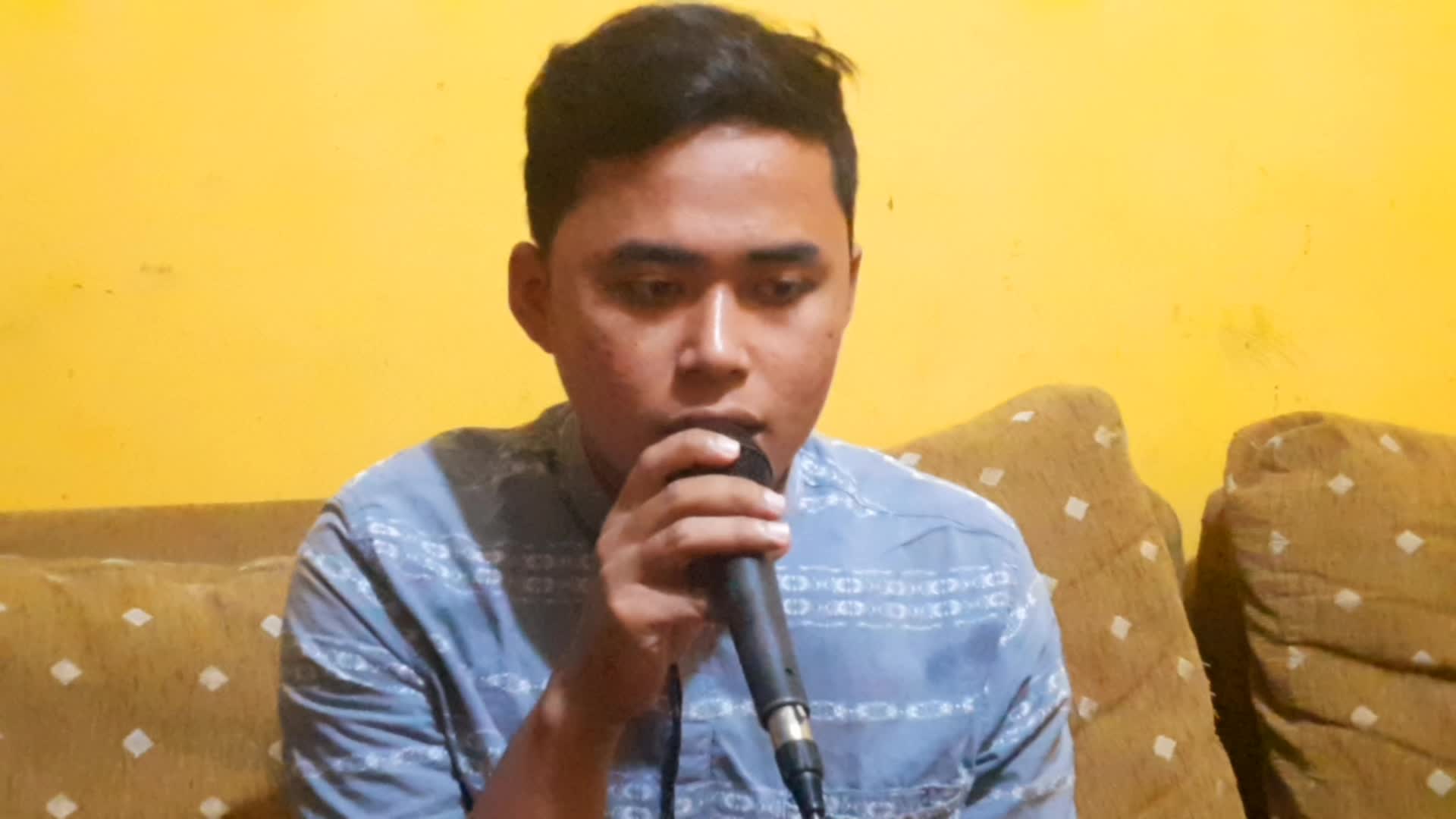 Faishol anam, umur 27. asal Sampang, Madura.  judul lagu ( Al miskufah )