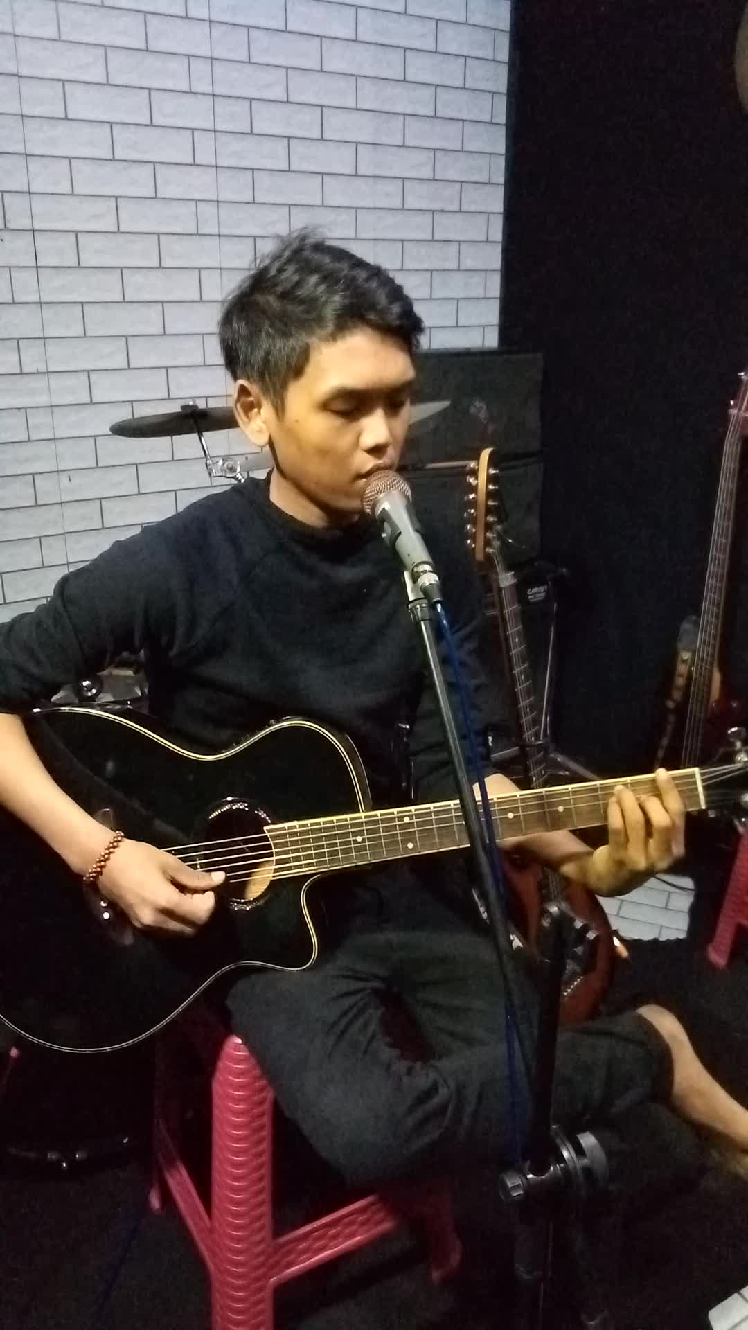 ARI HIDAYAT_27 TAHUN_TANGERANG_KETIKA TANGAN DAN KAKI BICARA (Chrisye).  #voiceoframadhan