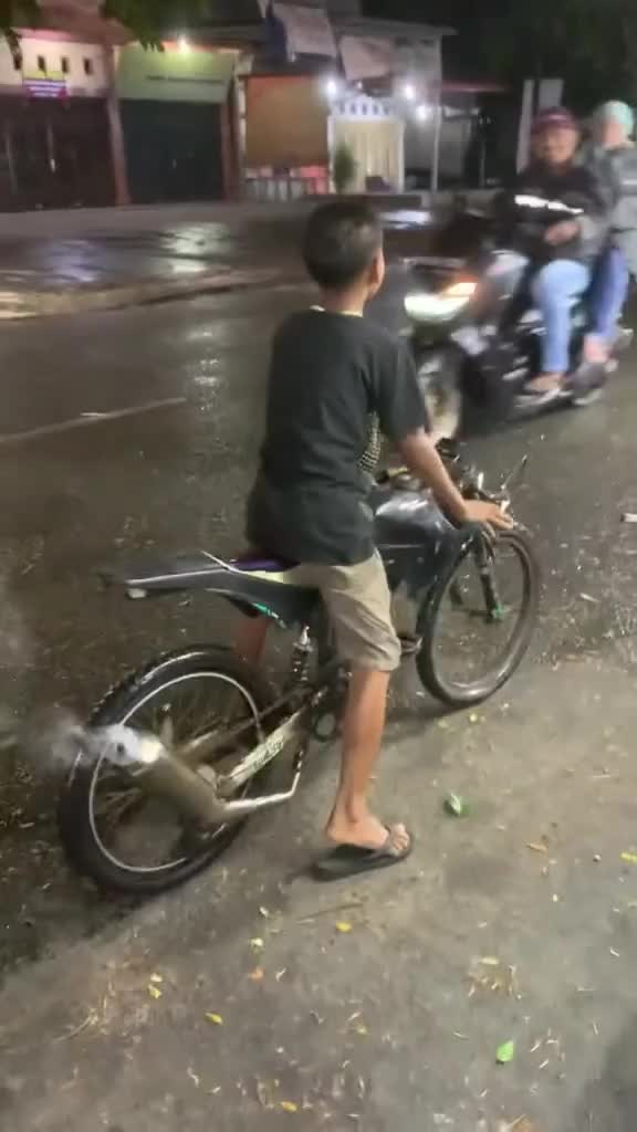 Lah Kok Ada Yang Aneh