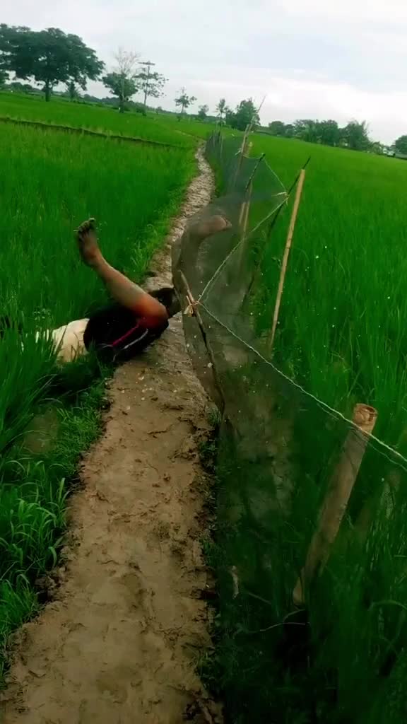 Bapaknya Asik Sendiri