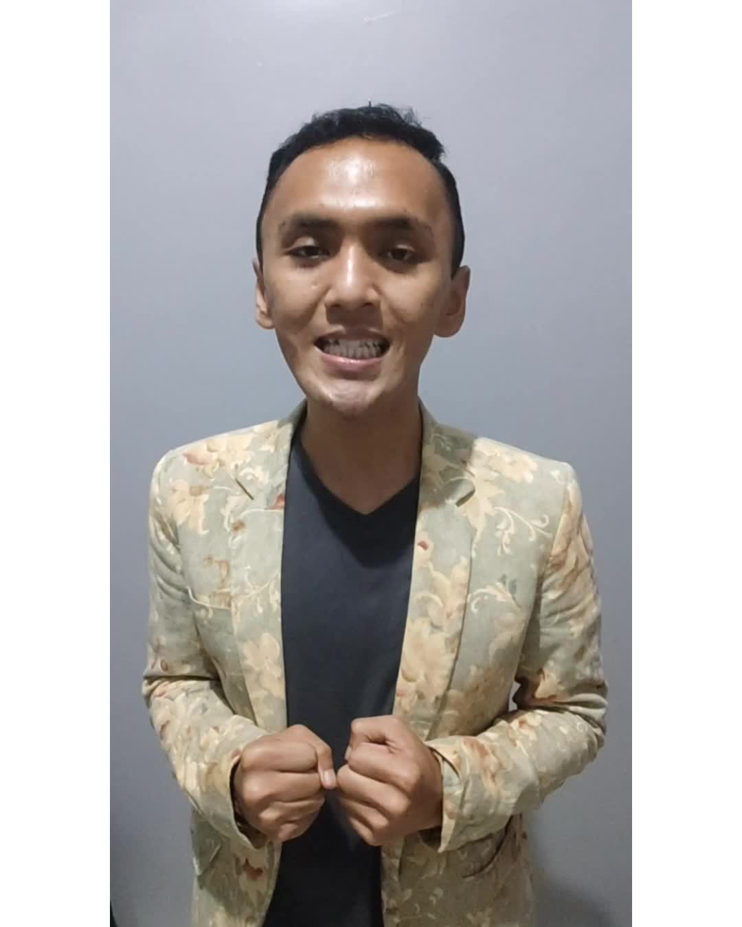 Bissmillah, walaupun sering gagal dalam audisi audisi, mudah2an kali ini bisa masuk Menjadi salah satu peserta Rising Star Indonesia Dangdut