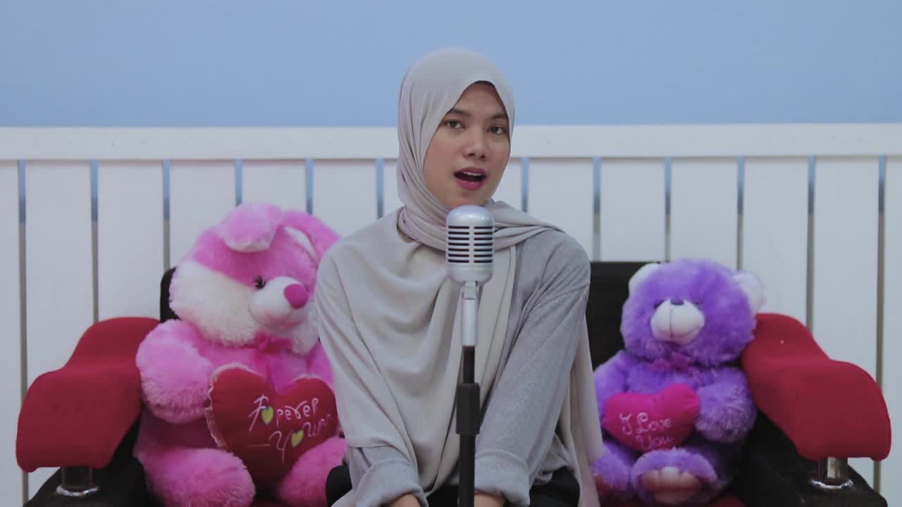 Ade Govinda ft. Fadly - Tanpa Batas Waktu (Cover by. Ayura)