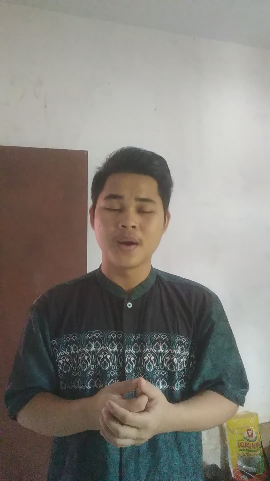 nama:Rangga vaneza umur :25  asal: Palembang sumatera selatan judul:lagu sepohon kayu dan judul : sholawat ya rosulallah