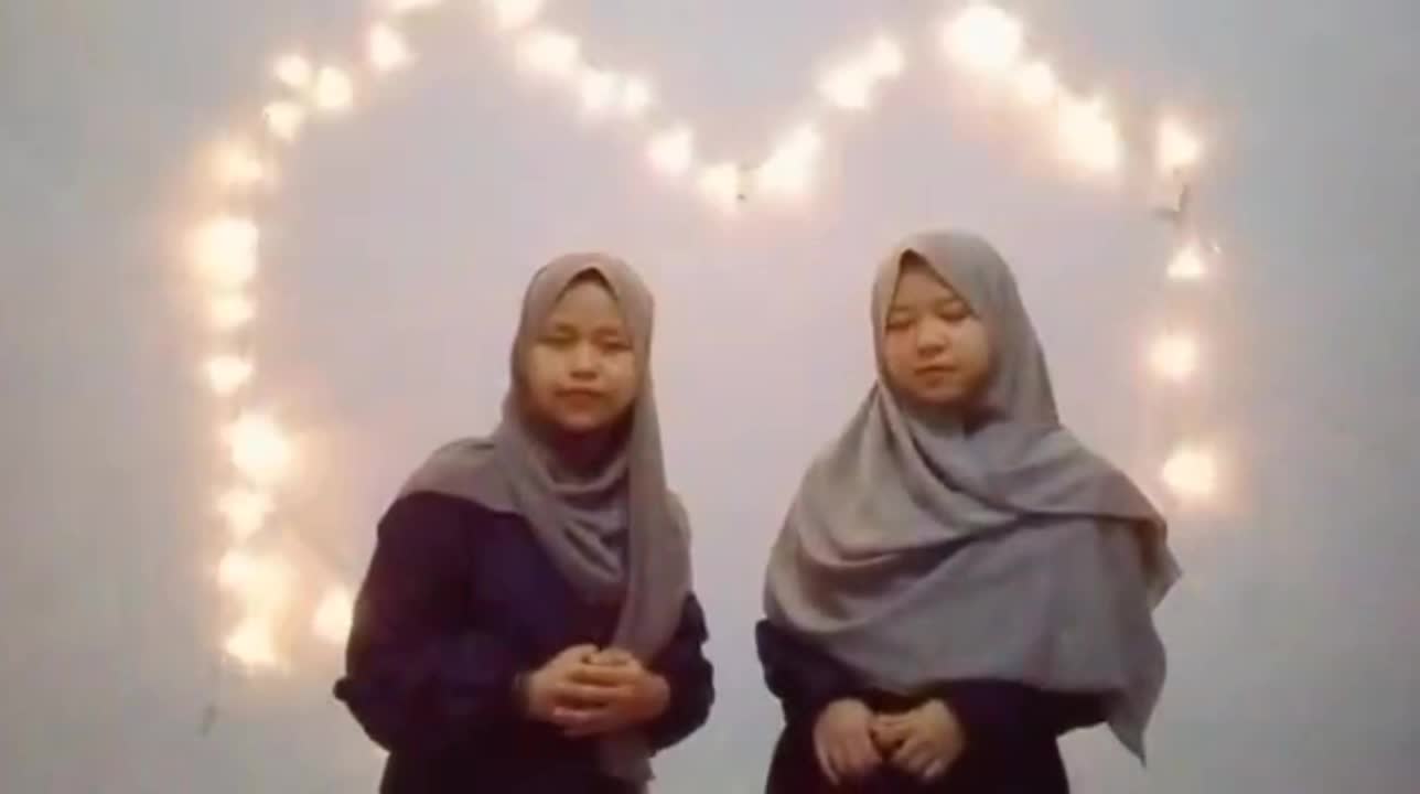 Mia Muyassaroh & Annisa Zahara_20 & 21_Bandung_