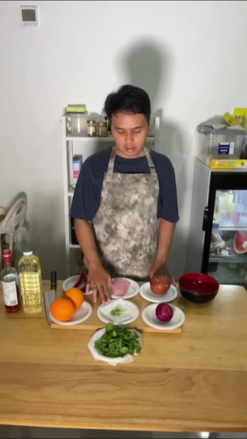 BIKIN IKAN PAKAI AIR JERUK ?!
ceviche with orange juice. 
#onlineauditionmci11