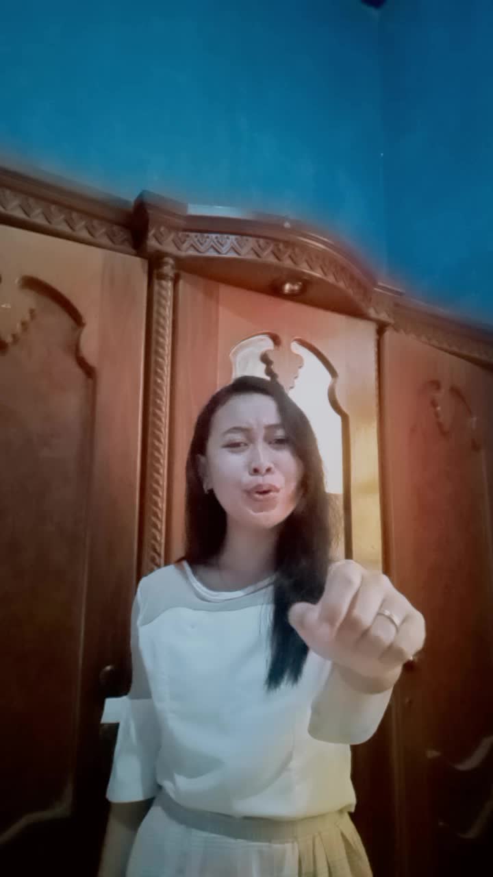 Assalamualaikum ,Perkenalkan Nama saya Fanisa Ayu Savira,saya berusia 16thn,saya berasal dari kota Karawang,dan saya membawakan lgu janji