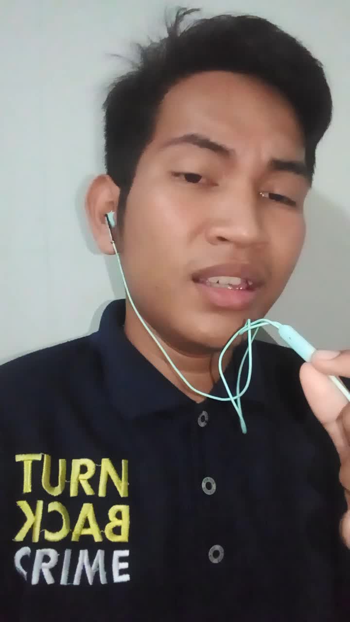 Assalamualaikum...wr...wb......perkenalkan nama :aziz maulana umur:19 tahun..asal:Aceh ..