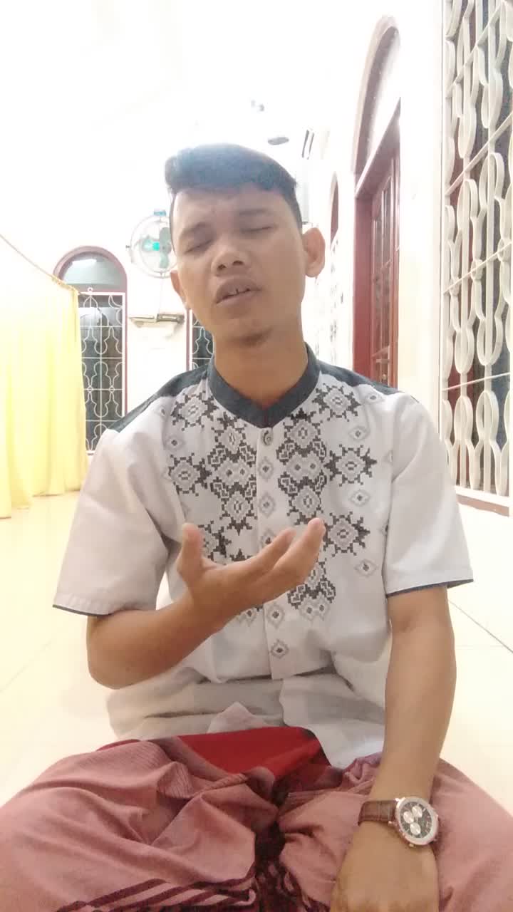 Nama : Khairul muslim_asal : Sumatra utara_hobi : bernyanyi_judul lagu : isyfalana