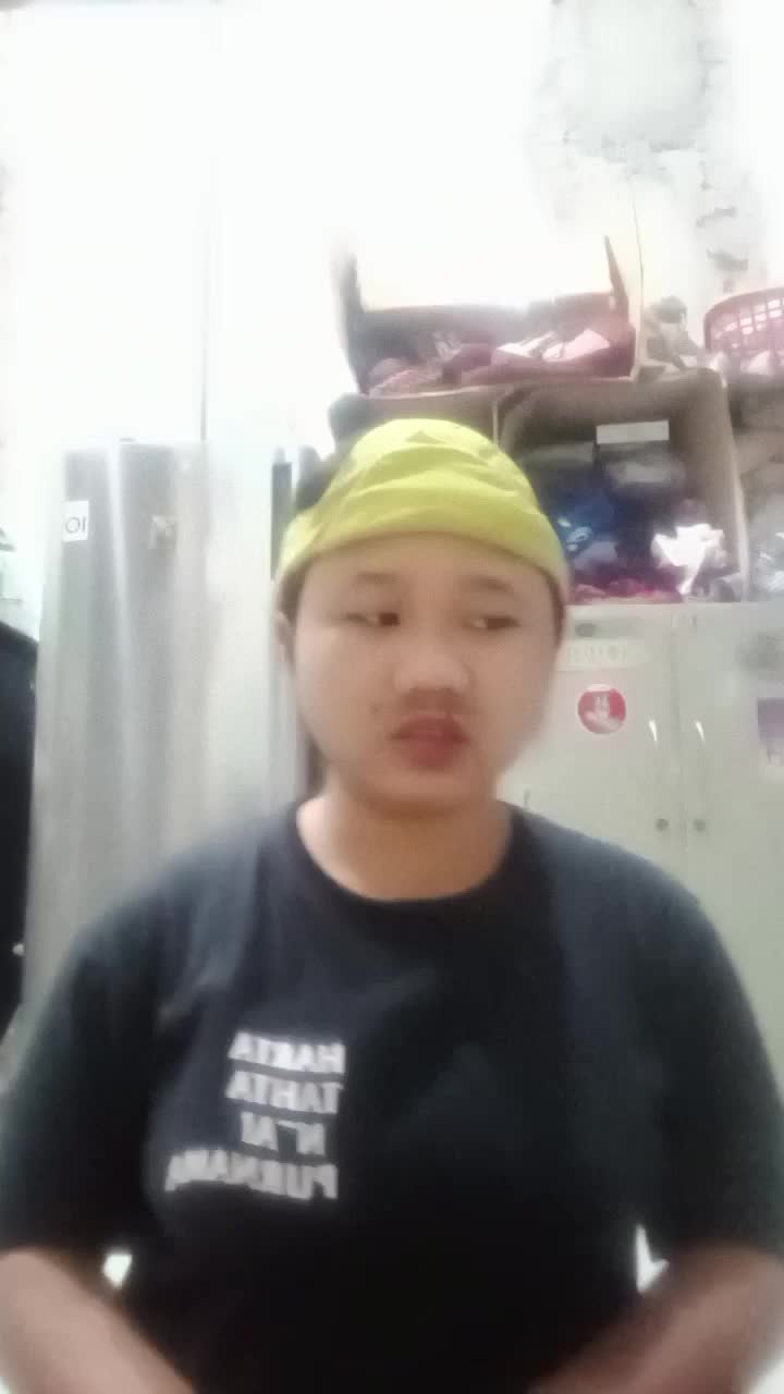 Ketauan mukulin boneka kesayangan nya ☹️