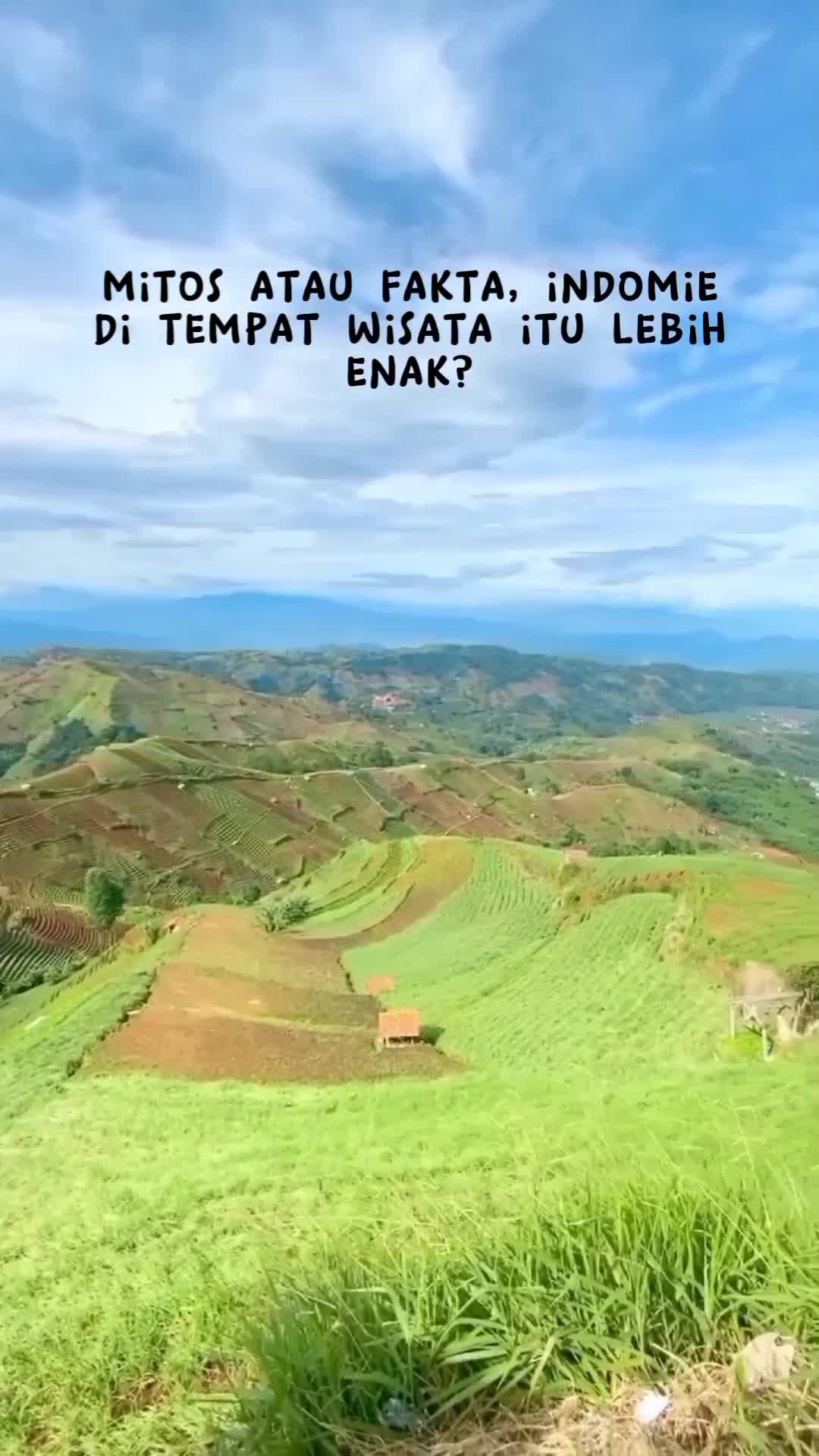 kayak lebih nikmat gitu apalagi kalo viewnya cakep begini😍 kalo menurut kalian gimana nih? Ada yang tau Majalengka mana ini?