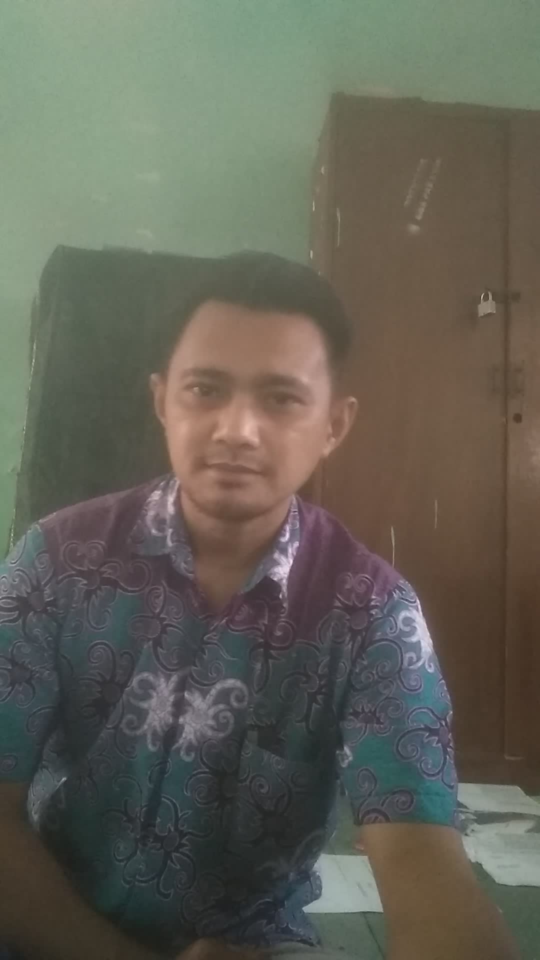 M Nurlan Kurnia Wijaya usia 36 tahun pekerjaan Guru ( Cianjur ) " Sejengkal Tanah