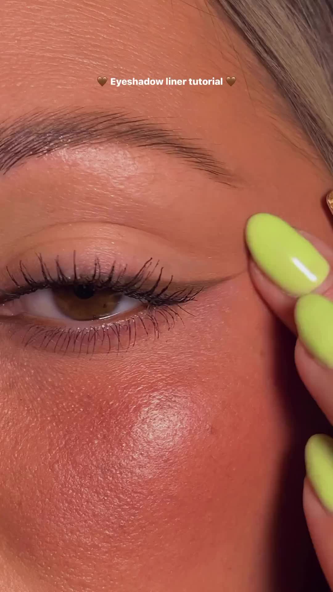 Dari eyeshadow bisa bikin eyeliner juga lho