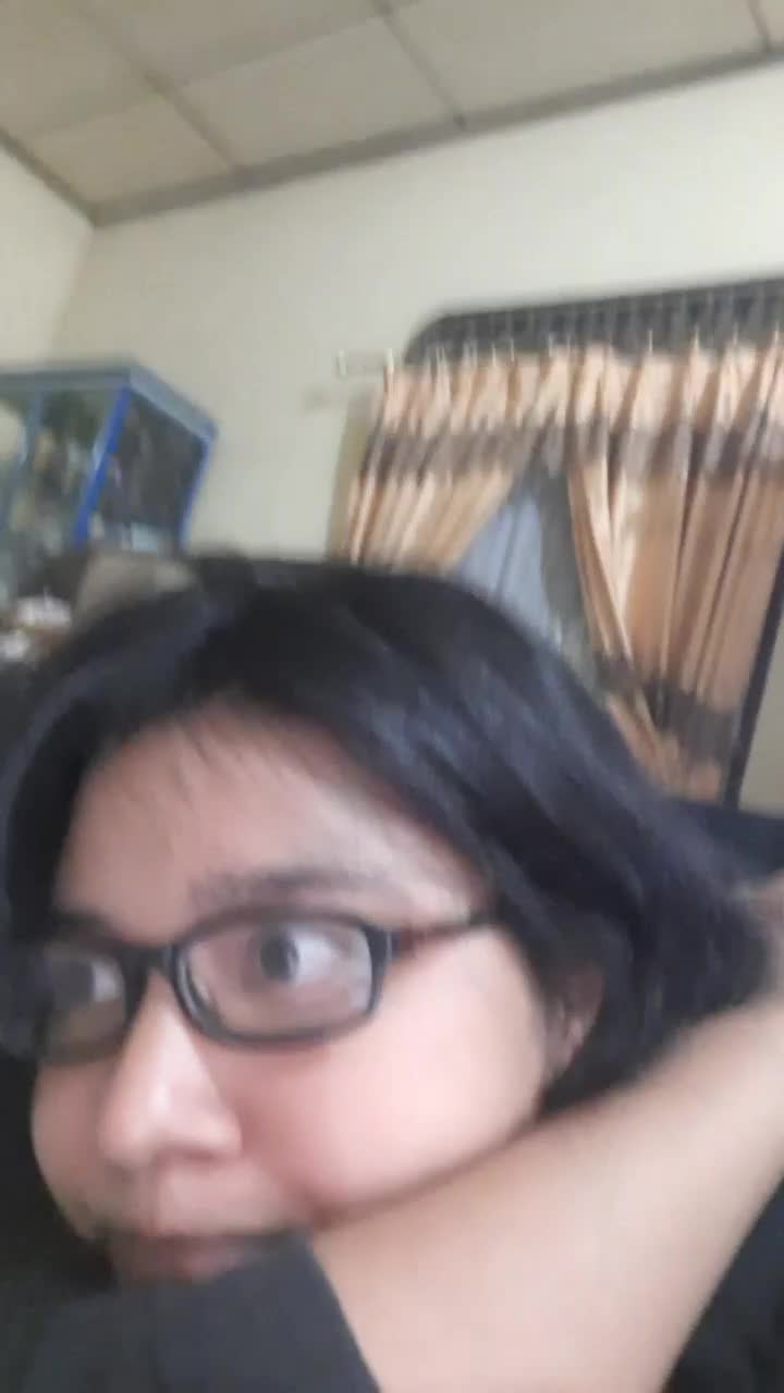 lah.... ngape jadi ngomongin fisik dan materi? 