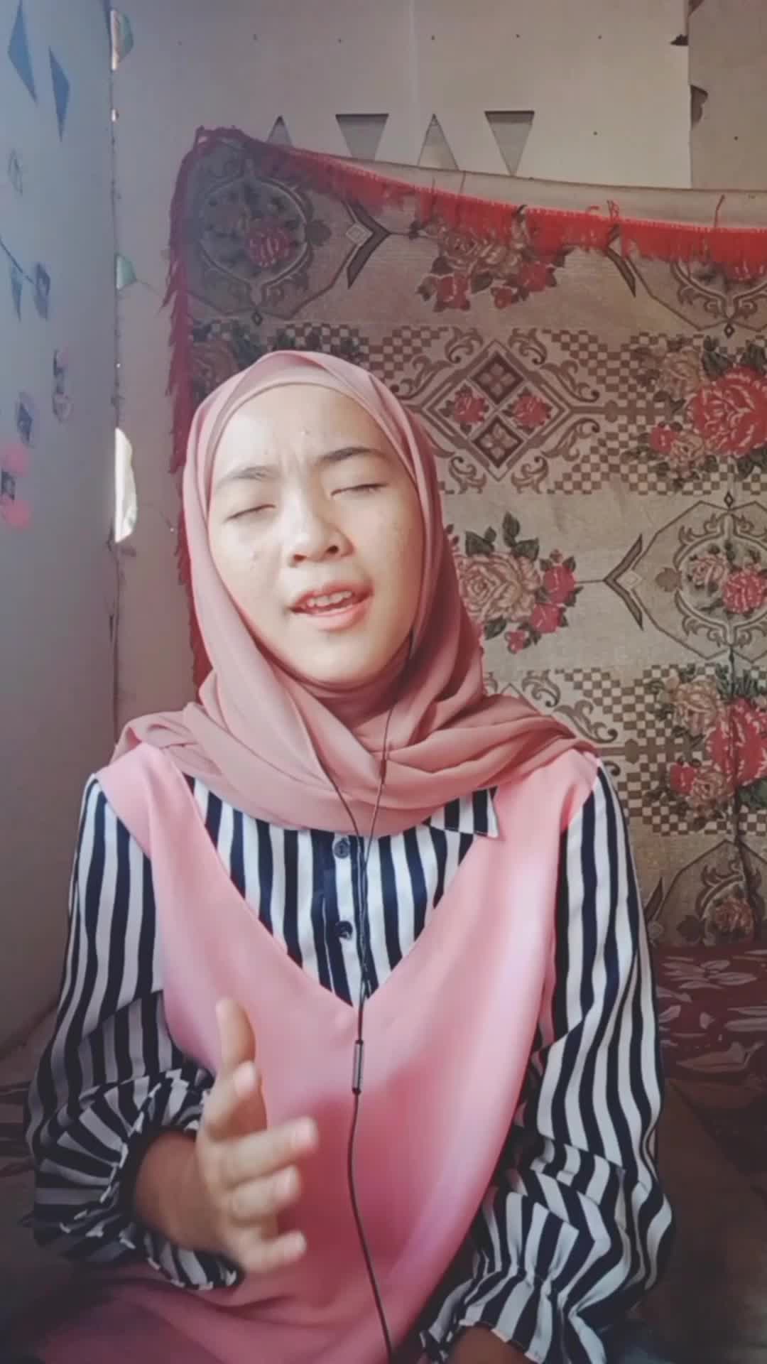  iin andriani - 18 - kendari sulawesi tenggara- judul lagu. ya habibal qolbi