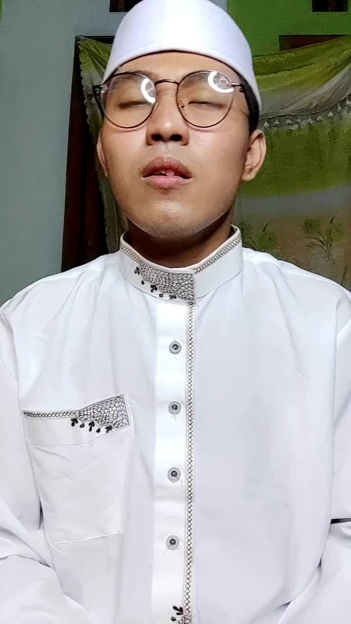 nama : iqbal ibnu sani, 22 tahun, kota probolinggo, provinsi jawa timur, (qomarun) 