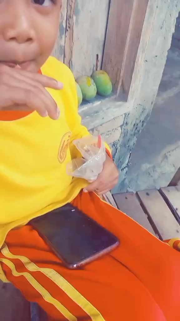 sarapan lauk peyek laron sebelum sekolah 