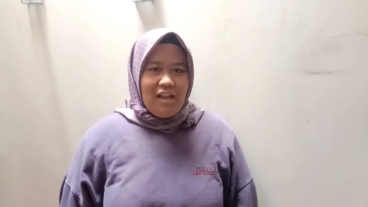 Nama saya Sarah Aleah
Gadis imut asal Depok 😋 
Hari ini saya membuat donat indomie, lhoo! 