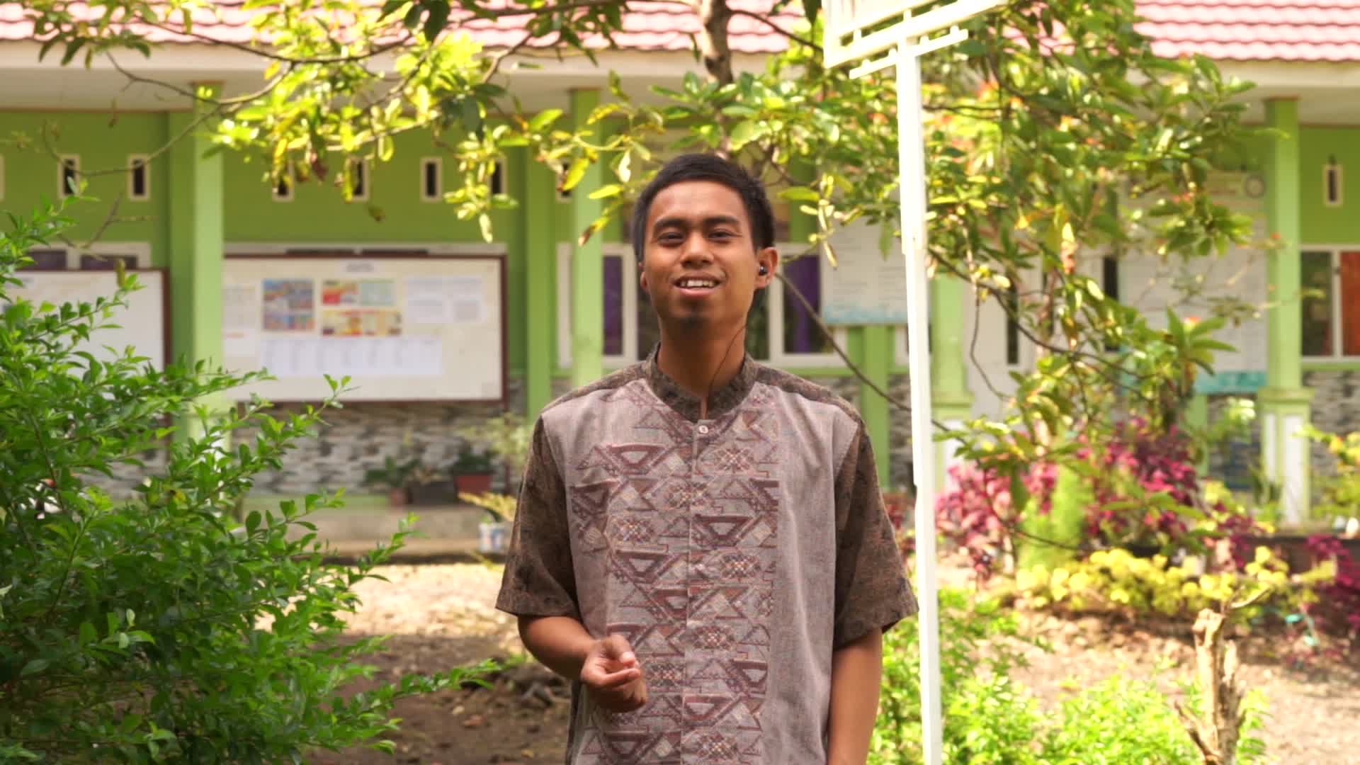 Fridiyanto Cahyono_28 thn_Cover Lagu_Judul: Hujan_Ali Sastra. Berikan kesejukan dari lirik lagunya. Semoga menginspirasi. 