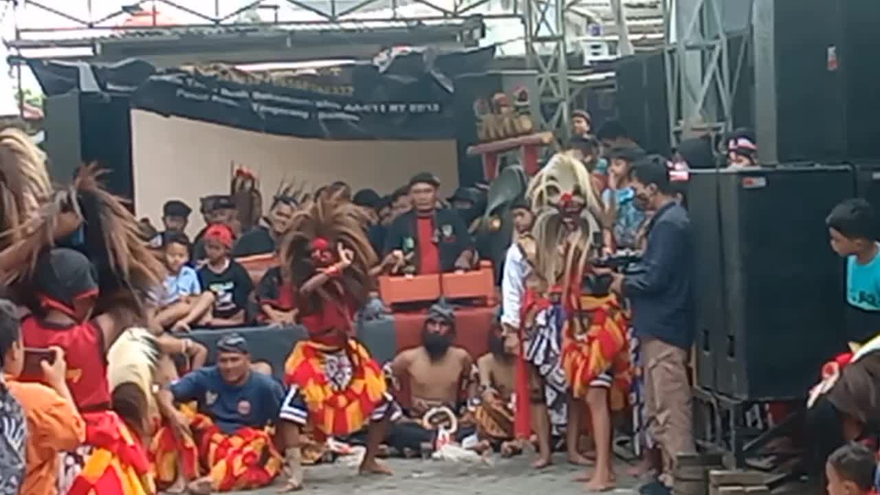aksi petra tradisional dance reog Ponorogo 