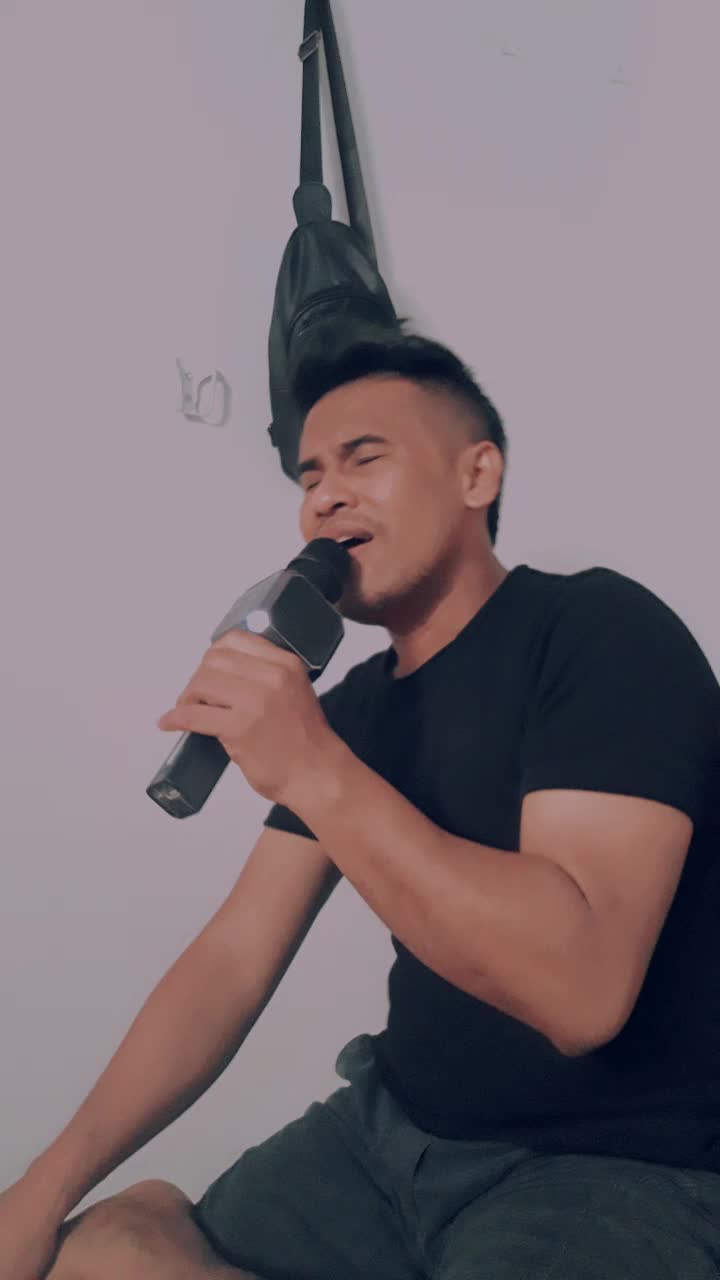 nama saya jamaludin.asal propinsi maluku utara.umur saya 29 thn.mengikuti #AudisiOnlineRisingStarDangdutIndonesia.