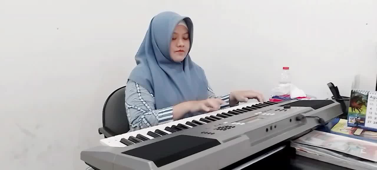 Hallo Assalamu'alaikum teman² perkenalkan saya Anisa Setya Dewi dari Denpasar, kali ini saya akan mencoba cover music song #LaskarPelangi  