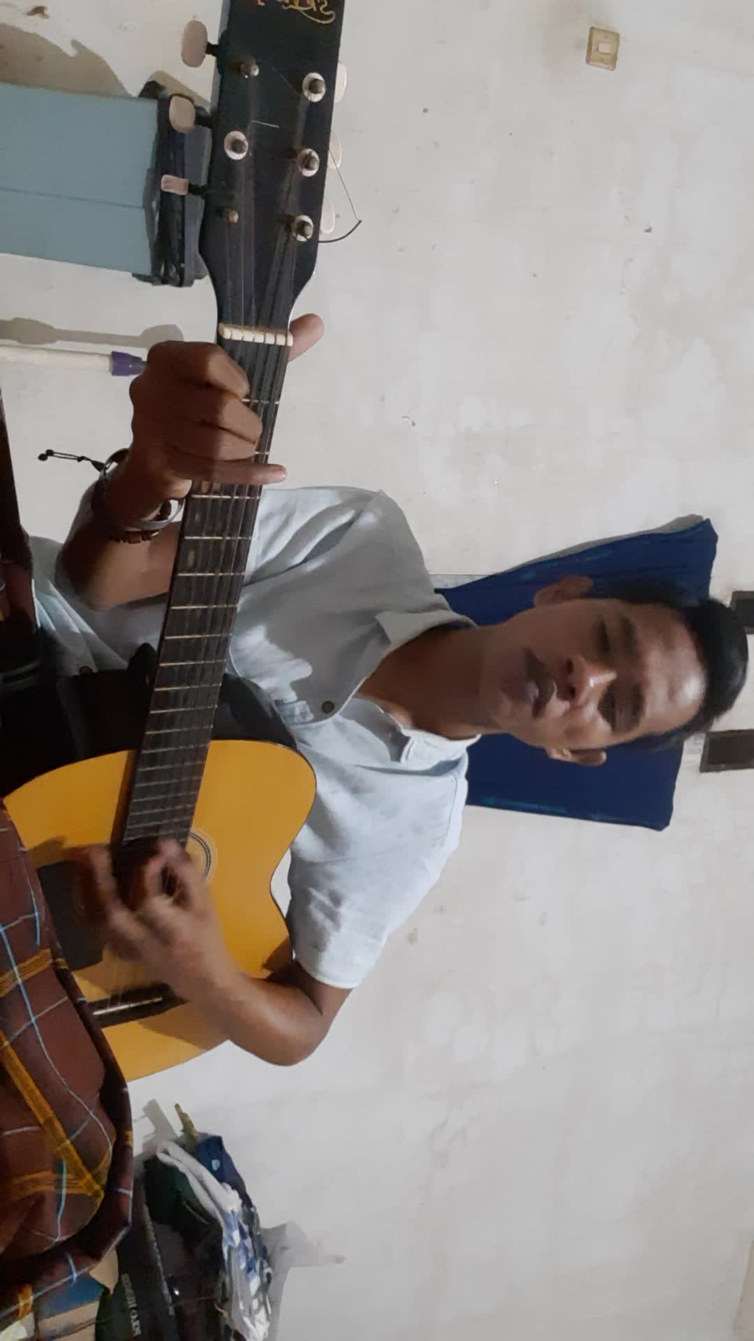 Nama: Abdus Salam.  Umur: 26 Tahun. Kota: Kotawaringin Timur, Kalimantan Tengah. Judul lagu: Allah Allah Aghisna