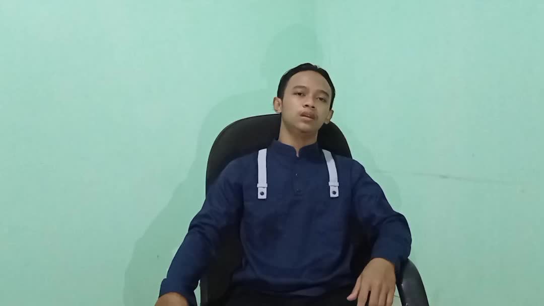 Gilang Setiawan 20tahun tasikmalaya. sekarang di Jaksel, nyari ilmu + pengalaman. kerja di rm makan nasi uduk kadang di bengkel. 
