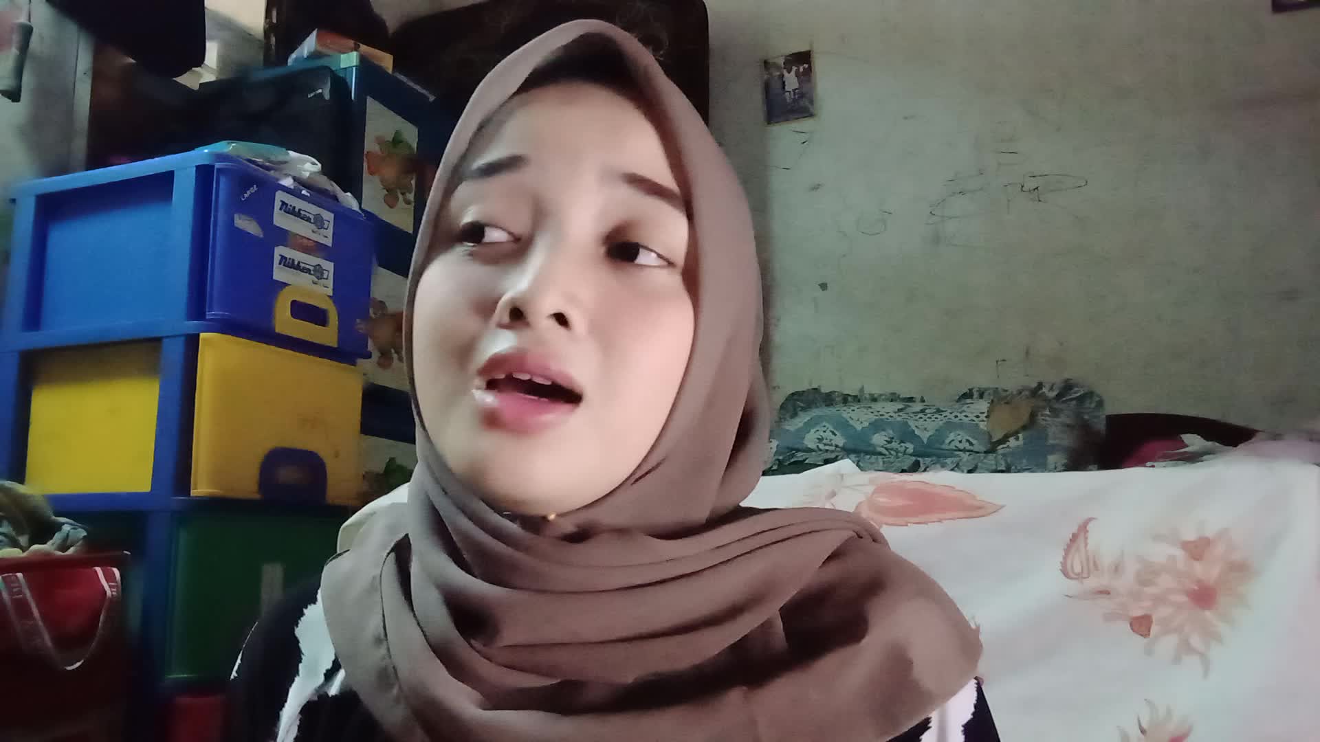 Hai Nama Aku Nurmala Pradenah Asal aku Jakarta Dan aku bakal bawain lagu tentan Egois-Lesti #ONLINEADUTIONSRISINGSTARINDONESIA