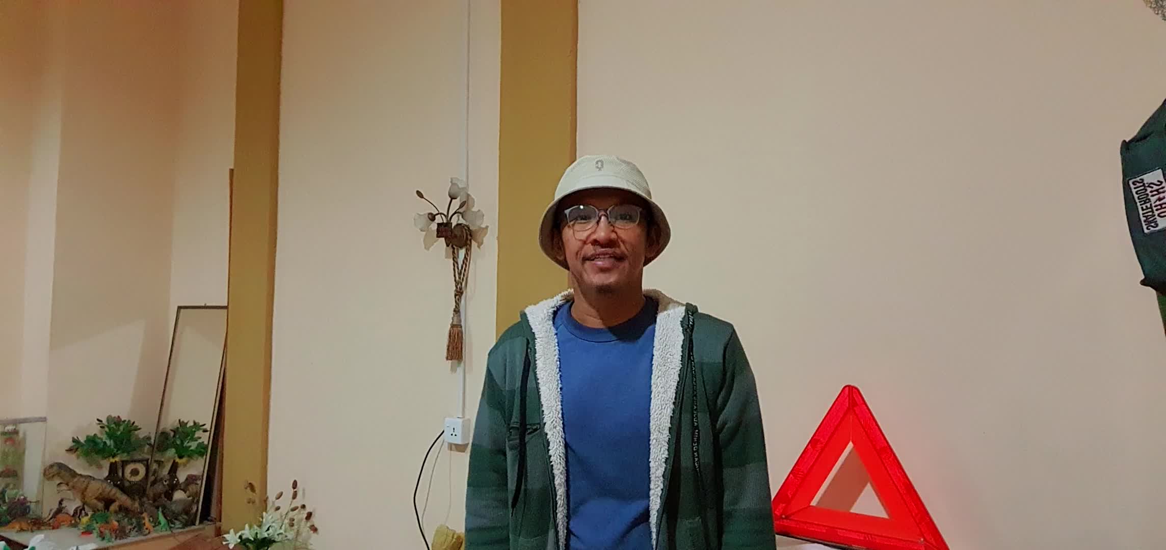 LIMIN,44 JAKARTA   motivasi: ingin berpartisipasi untuk berprestas di Rising Star Indonesia dangdut #OnlineAudition