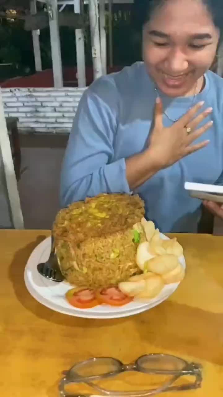 Nasi Goreng Porsi Untuk Satu RT