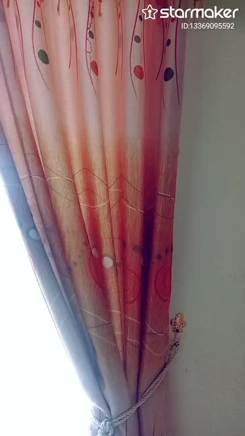 cerita nya lagi beberes rumah... masang horden, ehhh jadi nya buat lagu cover bollywood ala ala india ( yeh ishq hai  ) Titik irianingsih