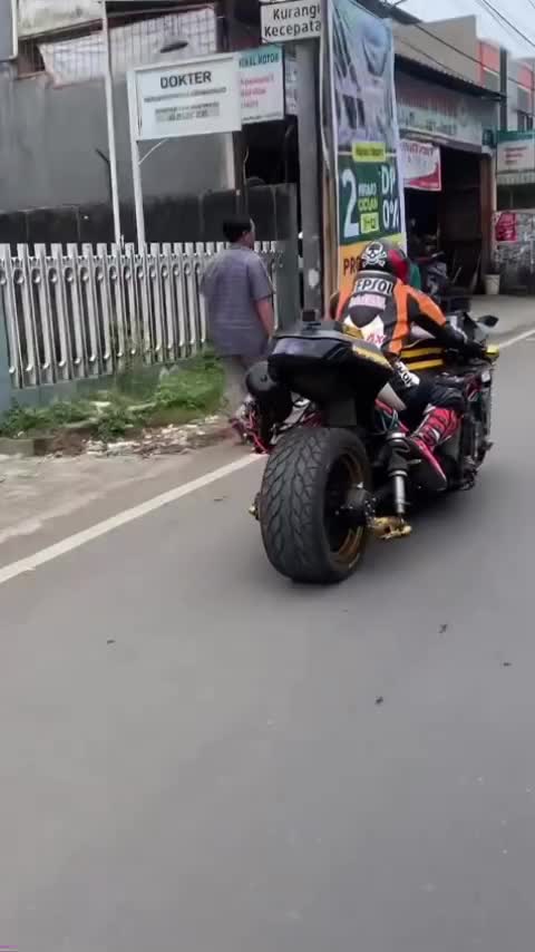 Motor Batman Mampir Di Indonesia