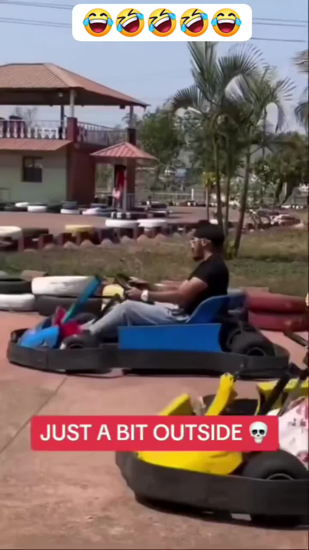 Kalau nggak ketawa berarti kamu banyak masalah