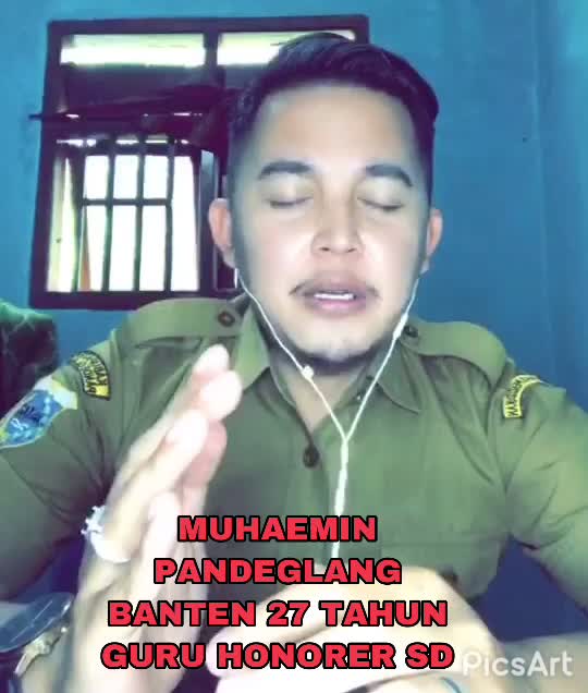 Nama : Muhaemin
Alamat :Pandeglang Banten
Usia :27 tahun Propesi : Guru Honorer Sd #OnlineAuditionRisingStarIndonesiDangdut.