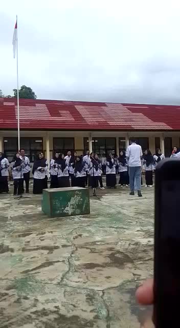 Memerankan jadi anak sekolah di acara Hari Guru 🙏😄 selamat menyaksikan semoga terhibur.
