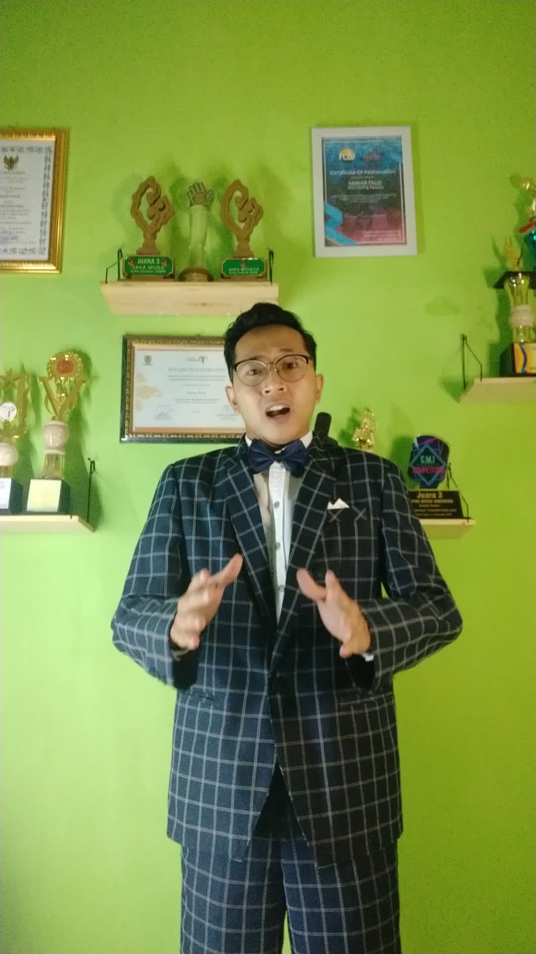 Anwar Fauzi - (Sapu Tangan Merah) Bismillah Saya yakin setiap usaha tidak akan mengkhianati hasil #OnlineAuditionRisingStarIndonesiaDangdut