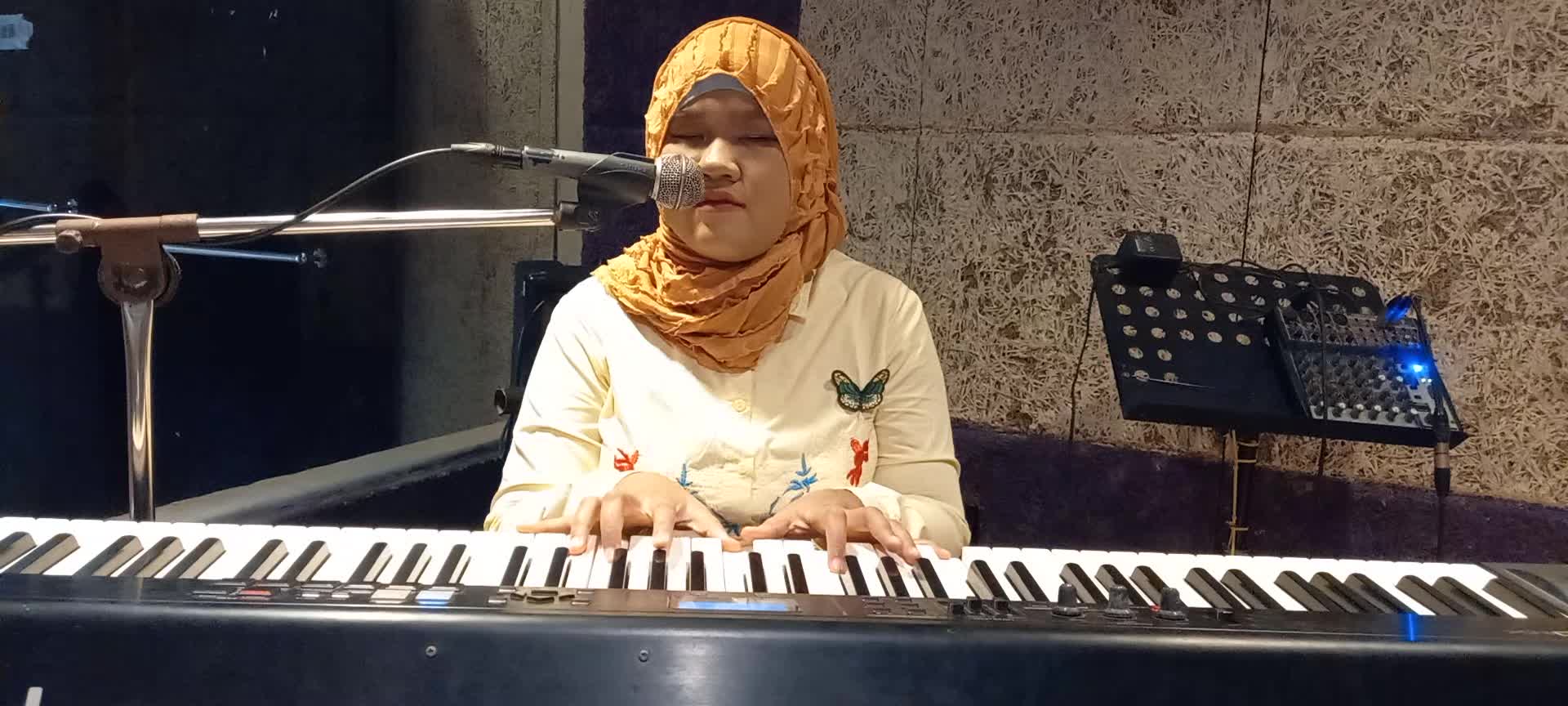 Bismillah Lolos Covered By-Riski Nurilawati_Tunanetra Surabaya_29Th_Muhasabah Cinta #voiceoframadhangtv