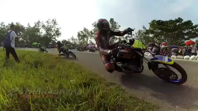 tikungan pertama