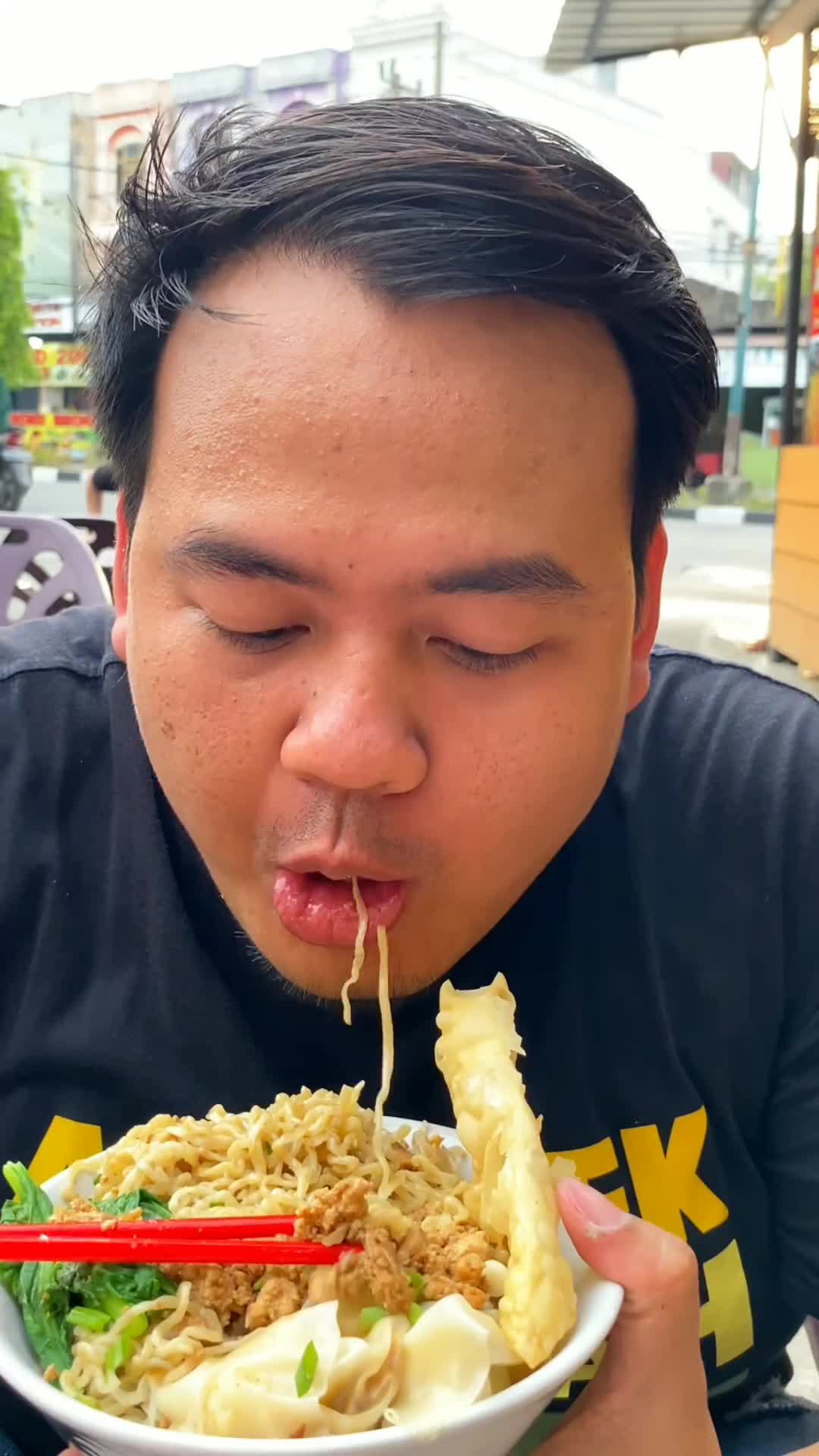 Nyobain Mie pangsit halal di Medan. Homemade dan tanpa bahan pengawet. Tag kawan kelen ajak ke sini wak 👍👍👍

