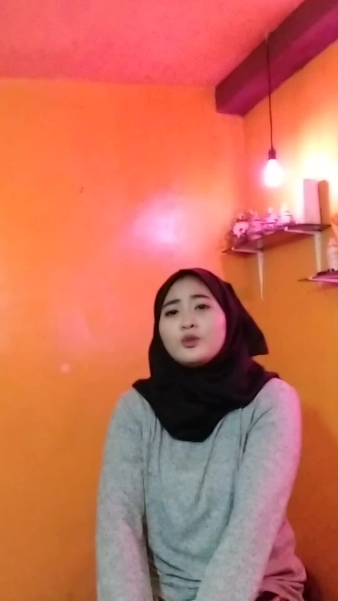 rindu ini terbendung dalam waktu tanpa batas! dan  aku takkan kemana mana, hanya akan disini menunggu mu untuk sampaikan rindu ini .. 